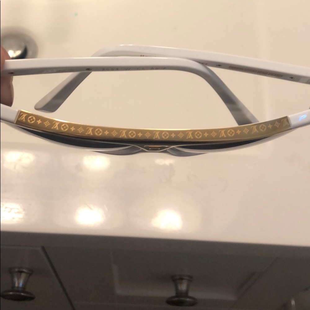 louis vuitton evidence white sunglasses - Picture 2 of 12